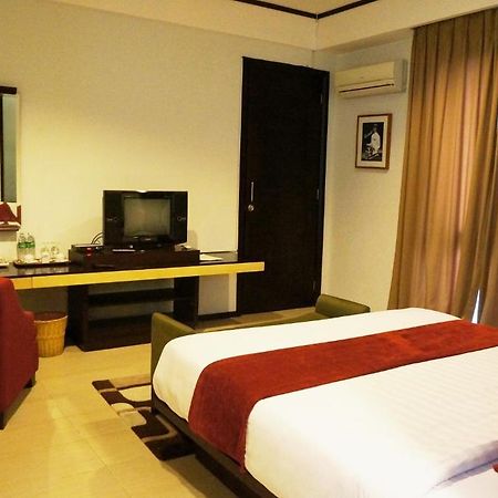 Rumah Nenek Hotel And Restaurant Padang (Sumatra) Exterior foto