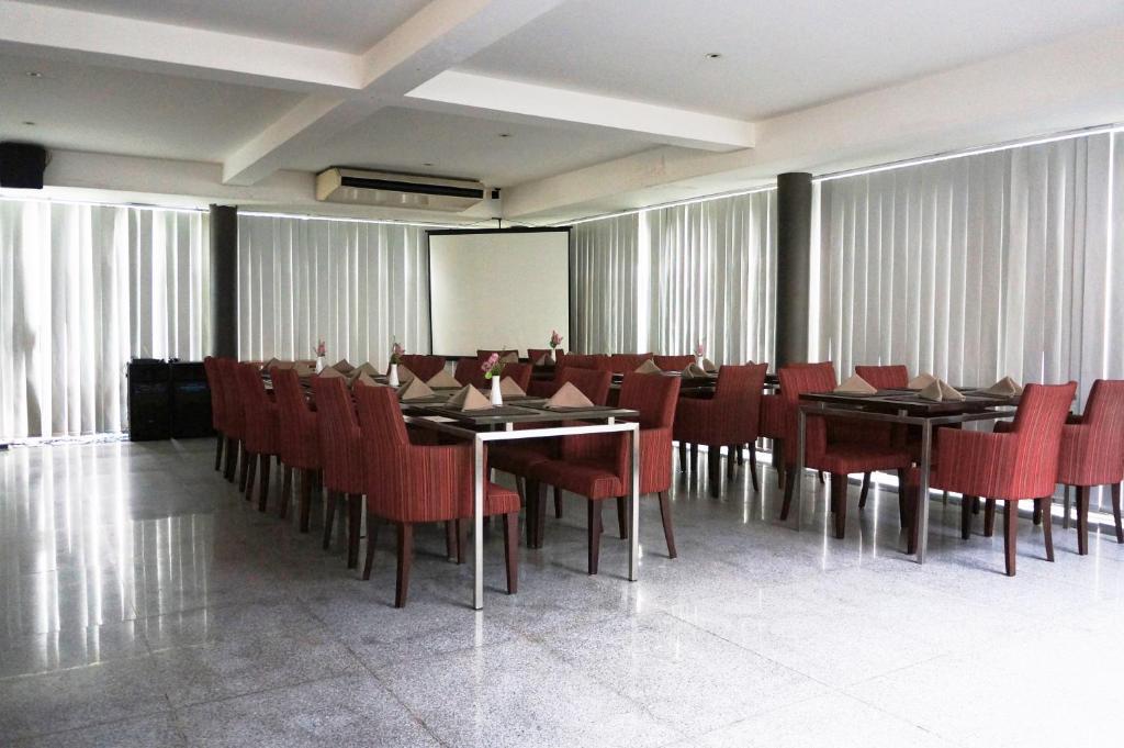 Rumah Nenek Hotel And Restaurant Padang (Sumatra) Exterior foto
